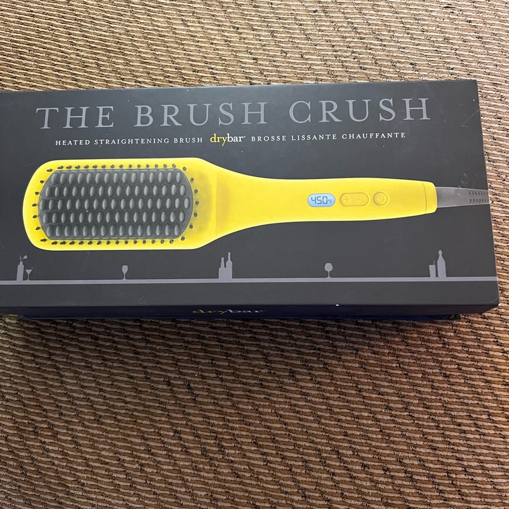 Dry bar Crush Brush used like new. Used maybe 3 times. Excellent condition